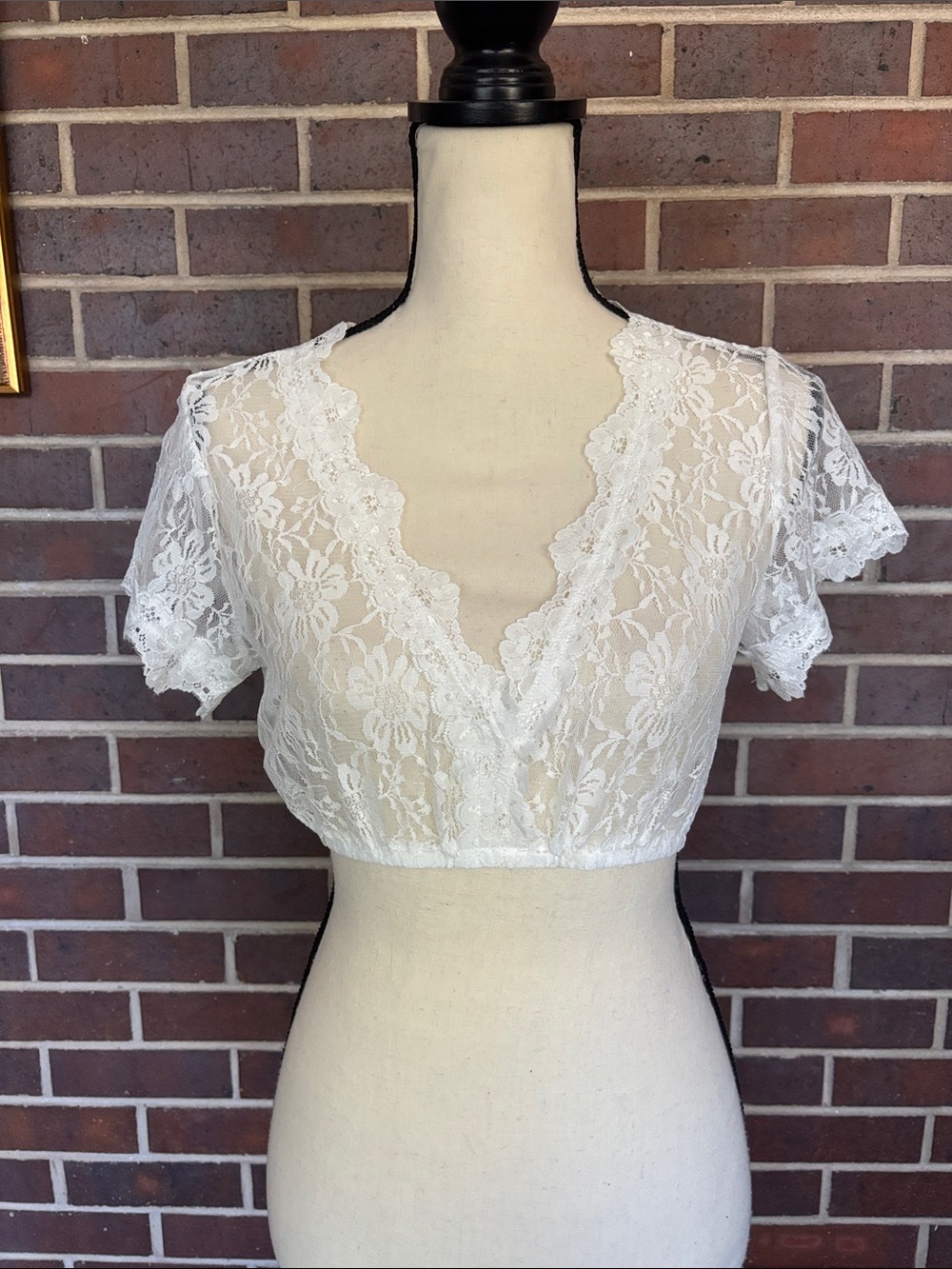 White Lace Short-Sleeve Crop Top for Dirndl Elegant V-Neck Sz M